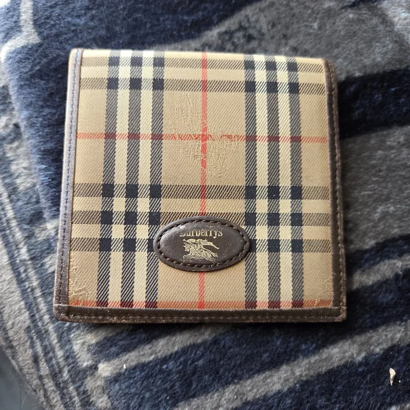 Vintage Burberrys Nova Check Bifold wallet, - Picture 1 of 11